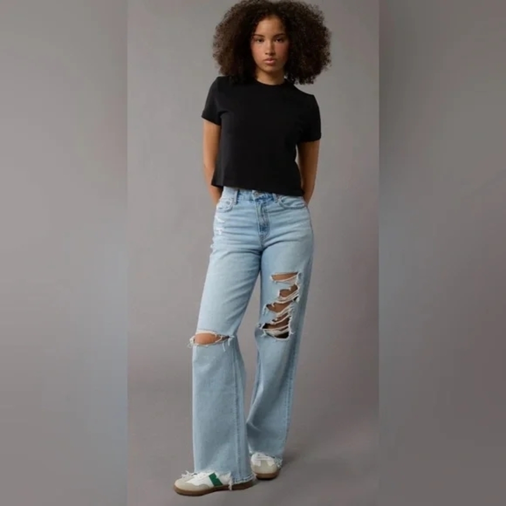 American Eagle Outfitters Light Blue Distressed Jeans